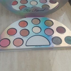 Eyeshadow palette